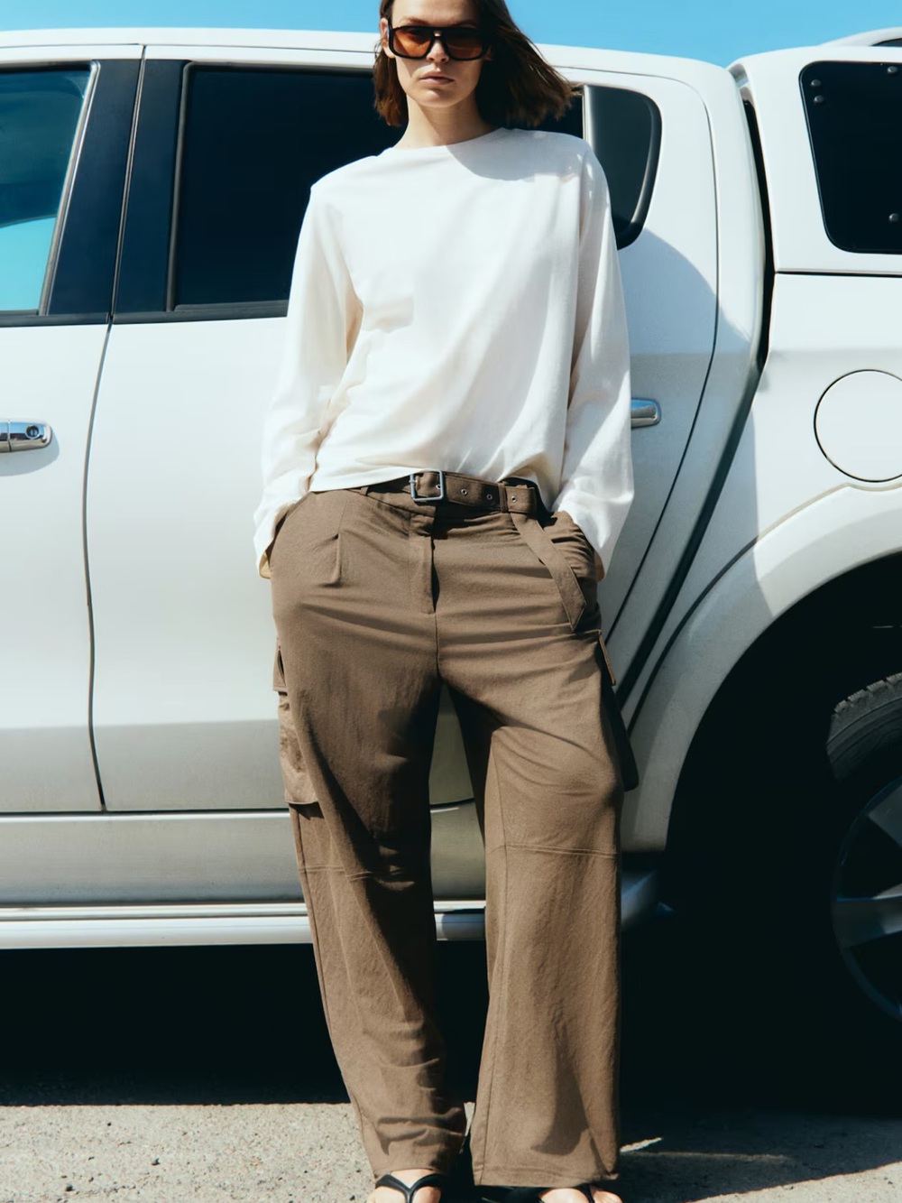 Women’s Wide-Leg Cargo Pants in Brown